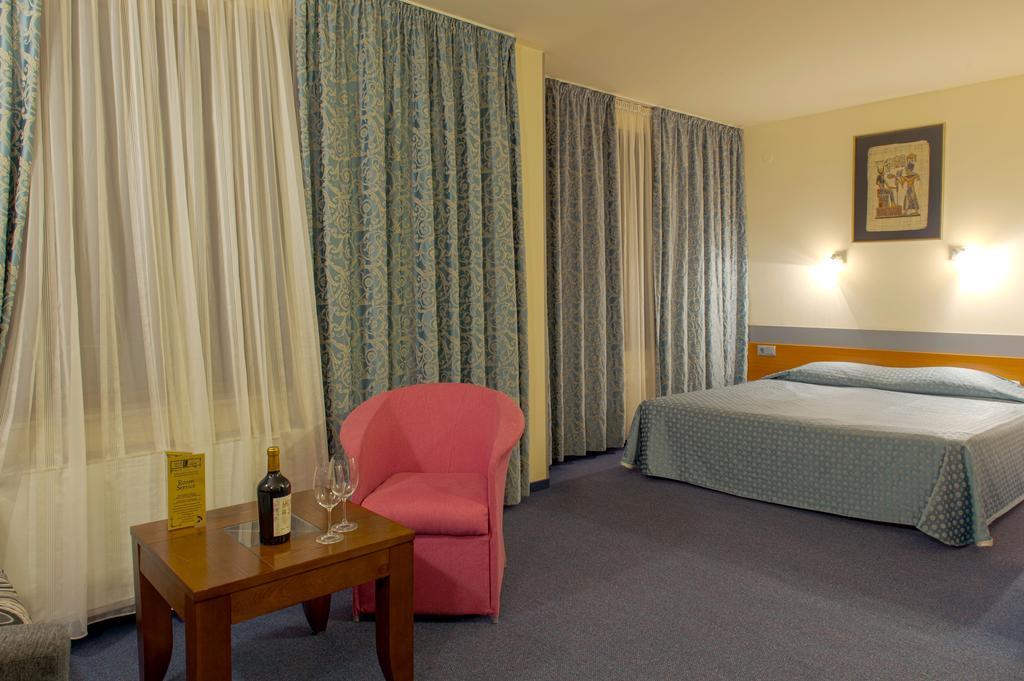 Hotel Luxor Мельник Экстерьер фото